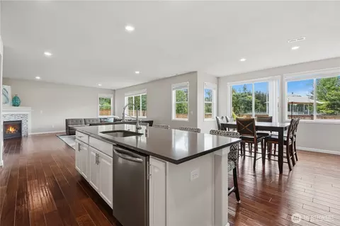 Kitchen - 3922 187th Pl SE, Bothell, WA 98012 photo 3 of 4