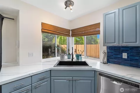 Kitchen - 516 Corrin Ave NW, Orting, WA 98360 photo 2 of 4