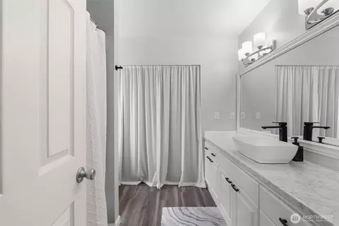 Bath - 516 Corrin Ave NW, Orting, WA 98360 photo 3 of 5