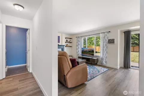 Entry Way - 516 Corrin Ave NW, Orting, WA 98360 photo 4 of 5