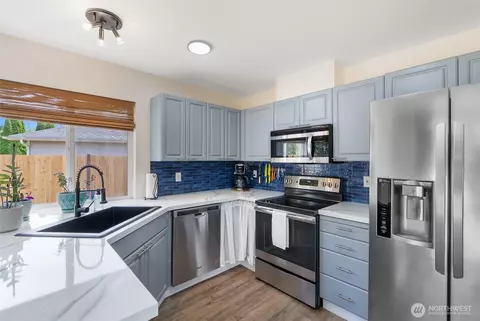 Kitchen - 516 Corrin Ave NW, Orting, WA 98360 photo 1 of 4