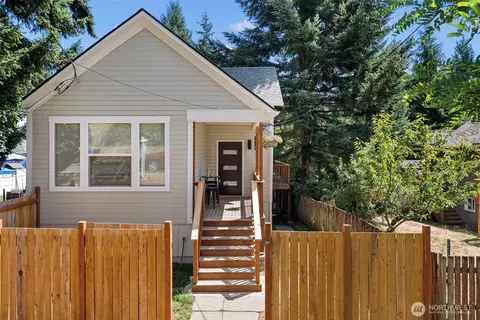 210 S Cambrian Ave, Bremerton, WA 98312