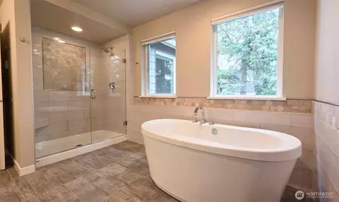 Bath - 1435 242nd Pl SE, Bothell, WA 98021 photo 4 of 5