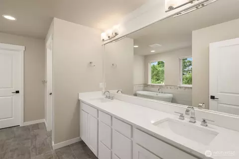 Bath - 1435 242nd Pl SE, Bothell, WA 98021 photo 3 of 5