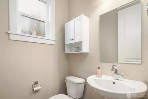 Bath - 1435 242nd Pl SE, Bothell, WA 98021 photo 2 of 5