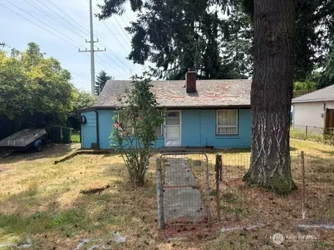 741 N 128th St, Seattle, WA 98133