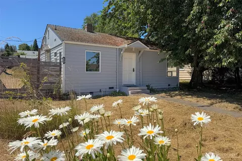 938 E 6th St, Port Angeles, WA 98362