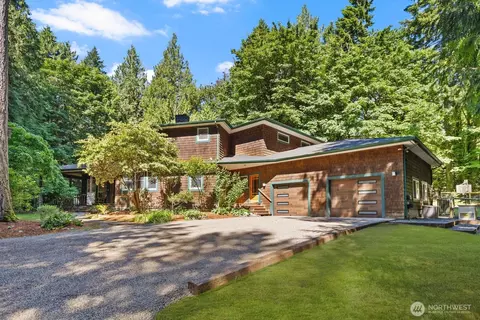 14677 Sivertson Rd NE, Bainbridge Island, WA 98110