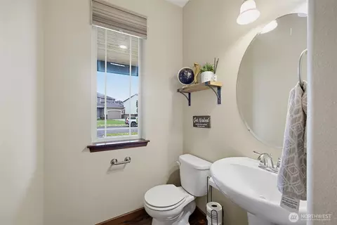 Bath - 916 Boatman Ave NW, Orting, WA 98360 photo 1 of 5
