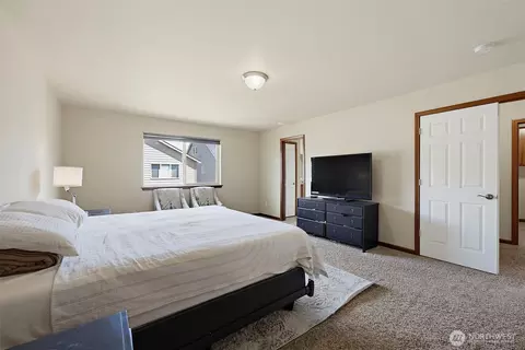 Bedroom - 916 Boatman Ave NW, Orting, WA 98360 photo 3 of 7