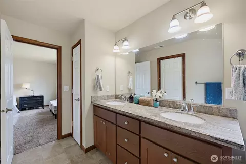 Bath - 916 Boatman Ave NW, Orting, WA 98360 photo 4 of 5