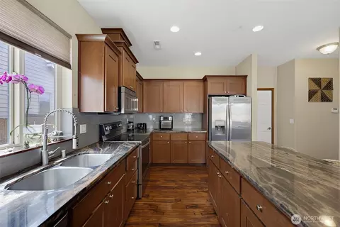 Kitchen - 916 Boatman Ave NW, Orting, WA 98360 photo 2 of 3