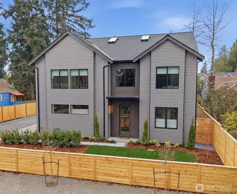 10733 17th Ave NE, Seattle, WA 98125