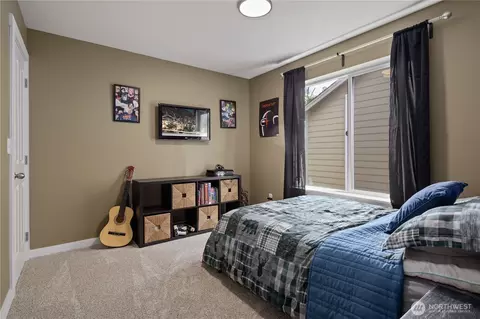 Bedroom - 213 Bondgard Ave E, Enumclaw, WA 98022 photo 3 of 5