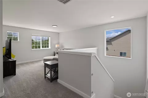 Entry Way - 213 Bondgard Ave E, Enumclaw, WA 98022 photo 2 of 3