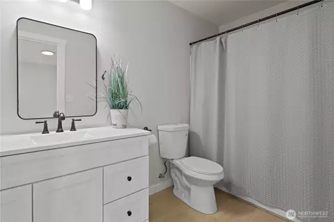 Bath - 213 Bondgard Ave E, Enumclaw, WA 98022 photo 6 of 6