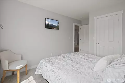 Bedroom - 213 Bondgard Ave E, Enumclaw, WA 98022 photo 5 of 5