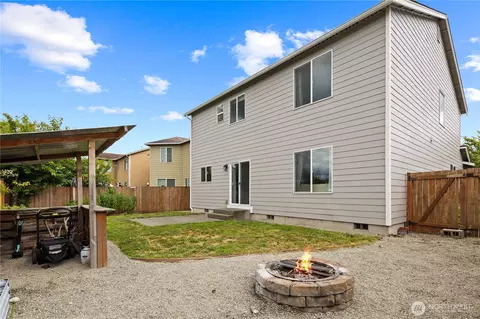 Exterior - 213 Bondgard Ave E, Enumclaw, WA 98022 photo 5 of 6