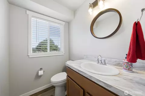 Bath - 335 Ross Way, Wallula, WA 99363 photo 2 of 2