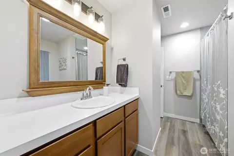 Bath - 335 Ross Way, Wallula, WA 99363 photo 1 of 2