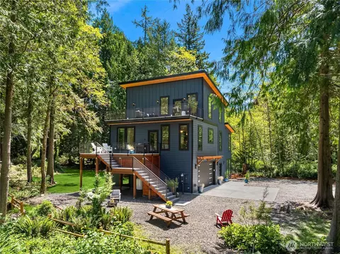 10399 NE Pine Way, Bainbridge Island, WA 98110