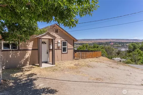 1522 Crescent St, Wenatchee, WA 98801