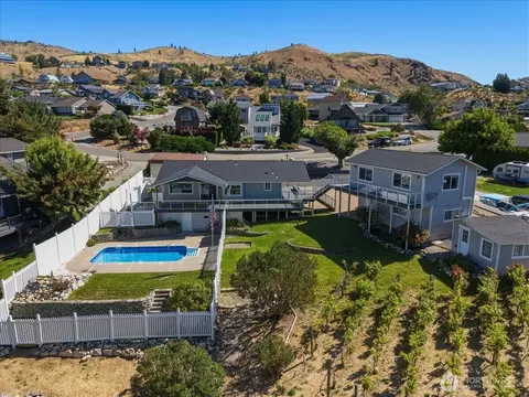 104 Orchard View Dr, Chelan, WA 98816
