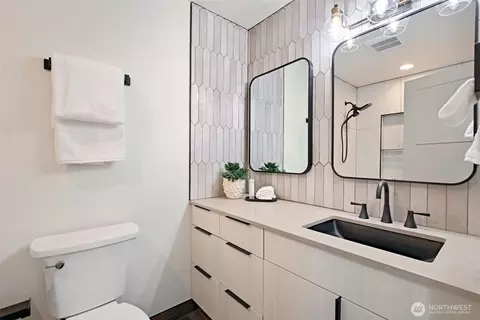 Bath - 9100 Olympic View Dr, Edmonds, WA 98026 photo 3 of 4