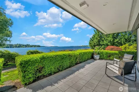 9201 NE Juanita Dr #101, Kirkland, WA 98034