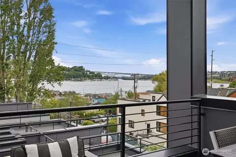 2009 Minor Ave E, Seattle, WA 98102 photo 2