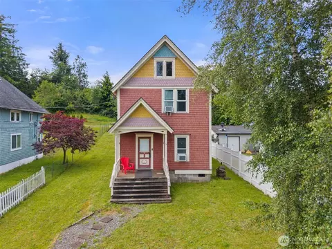 722 E Cowlitz St, South Bend, WA 98586