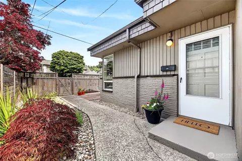 3039 61st Ave SW, Seattle, WA 98116