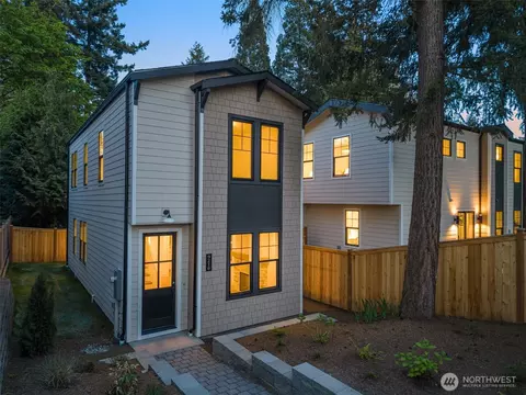 9210 116th Ave NE, Kirkland, WA 98033
