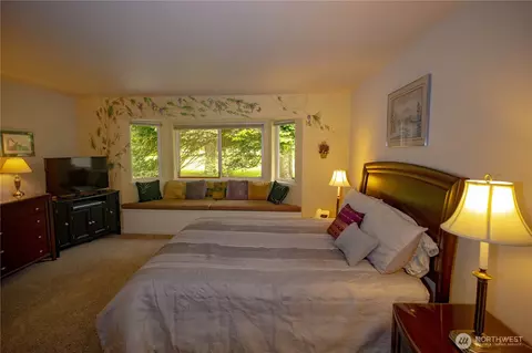 Bedroom - 226 Hurricane Ridge Dr, Sequim, WA 98382 photo 2 of 8