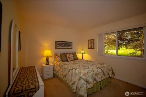 Bedroom - 226 Hurricane Ridge Dr, Sequim, WA 98382 photo 6 of 8