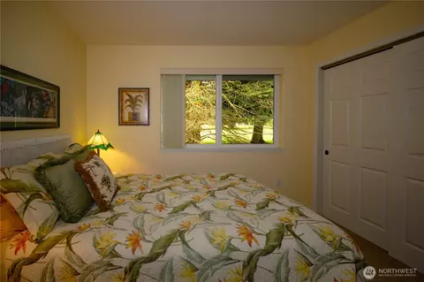 Bedroom - 226 Hurricane Ridge Dr, Sequim, WA 98382 photo 5 of 8