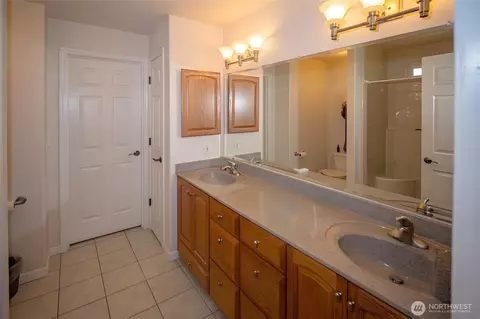 Bath - 226 Hurricane Ridge Dr, Sequim, WA 98382 photo 2 of 2