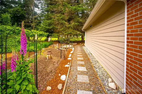 Exterior - 226 Hurricane Ridge Dr, Sequim, WA 98382 photo 6 of 10