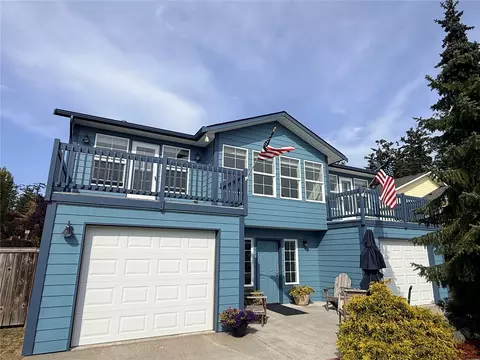 1086 Landing Cir, Oak Harbor, WA 98277