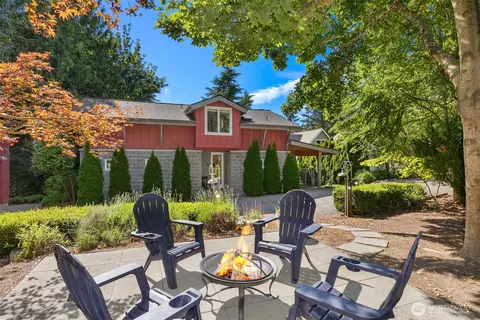 6575 NE Honeysuckle Ln, Bainbridge Island, WA 98110