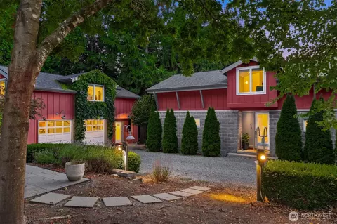 6575 NE Honeysuckle Ln, Bainbridge Island, WA 98110