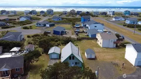 1205 Fairwood Court St SW, Ocean Shores, WA 98569