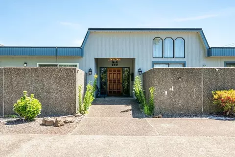745 Marine View Dr, Longview, WA 98632