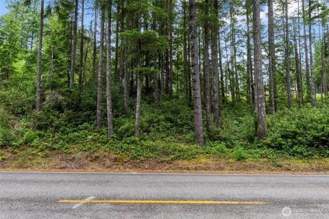 4611 E Rasor Rd W, Belfair, WA 98528