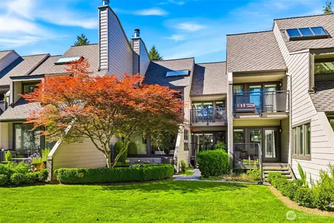 10327 NE 19th Pl, Bellevue, WA 98004