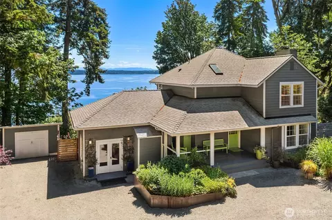 21206 SW Tramp Harbor Rd, Vashon, WA 98070