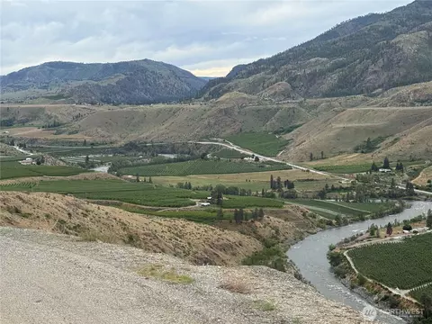 300 Buckhorn Mountain Dr, Pateros, WA 98846