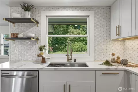 Kitchen - 21 N Bellevue Ave, Walla Walla, WA 99362 photo 4 of 6