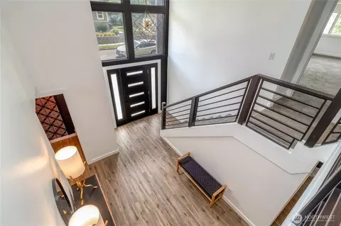 Entry Way - 21 N Bellevue Ave, Walla Walla, WA 99362 photo 5 of 6