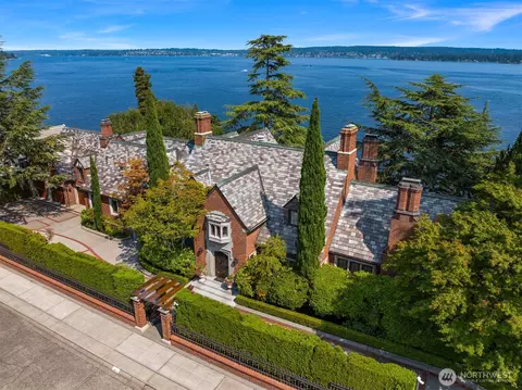3038 E Laurelhurst Dr NE, Seattle, WA 98105